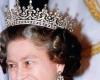 الكشف عن مجوهرات الملكة اليزابيث الثانية.. لديها ما يتجاوز ممتلكات أى شخص أخر فى العالم.. يبلغ ثمنها الإجمالى 2.9 مليار جنيه إسترلينى.. وتملك تاج أورينتال سيركلت المرصع بـ2600 ماسة ثمنه 6 ملايين جنيه أسترلينى